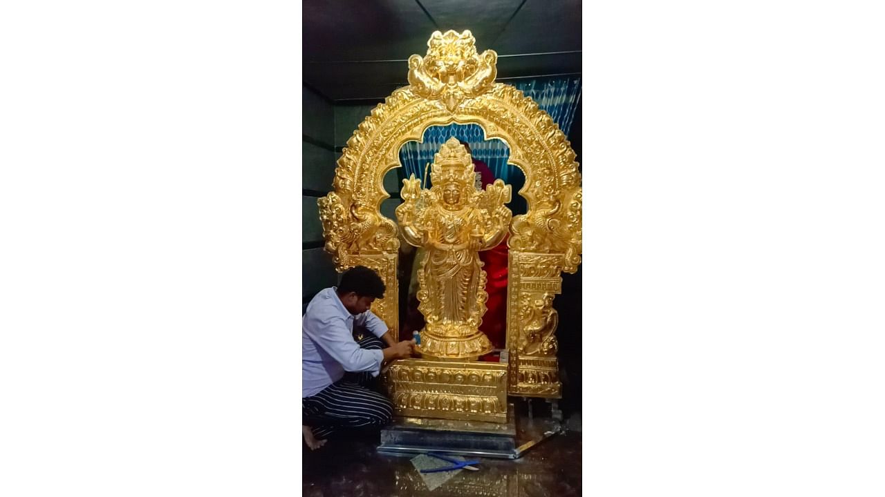 <div class="paragraphs"><p>Artisan Vijaykumar Achari working on an idol.&nbsp; </p></div>